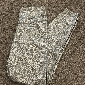 New Nike Leggings Gray and White Leopard- Small